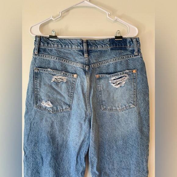 We The Free baggy boyfriend tapered Jean in medium wash distressed size 29 - Picture 7 of 12